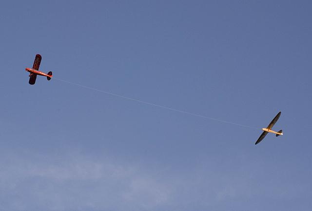 Glider and tow plane
